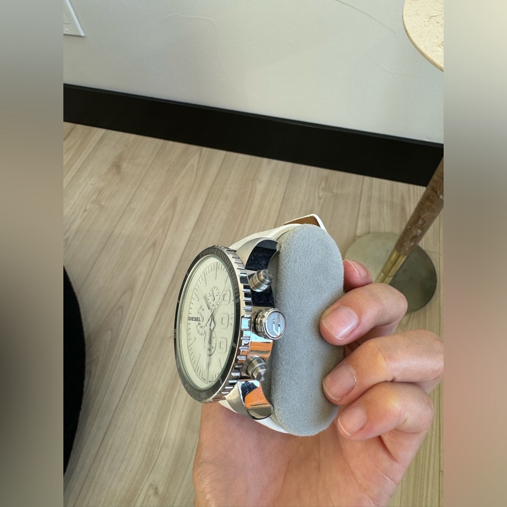 Men’s large diesel watch - Picture 2 of 3